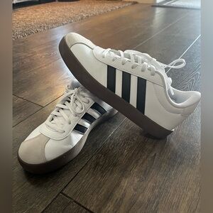 Adidas VL court sneakers big kids size 5.5